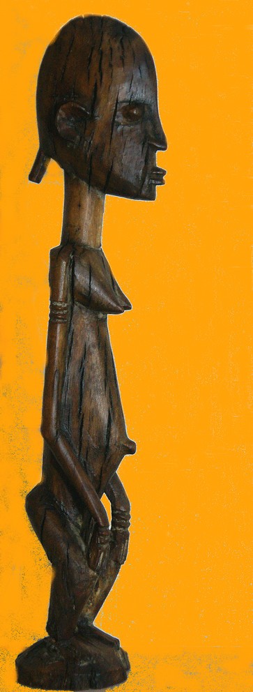 photo de statue africaine en bois