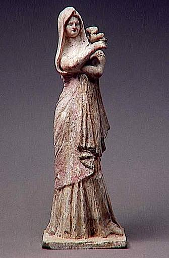 Statue grec ancienne en pierre,  de femme avec un oiseau sur l'épaule